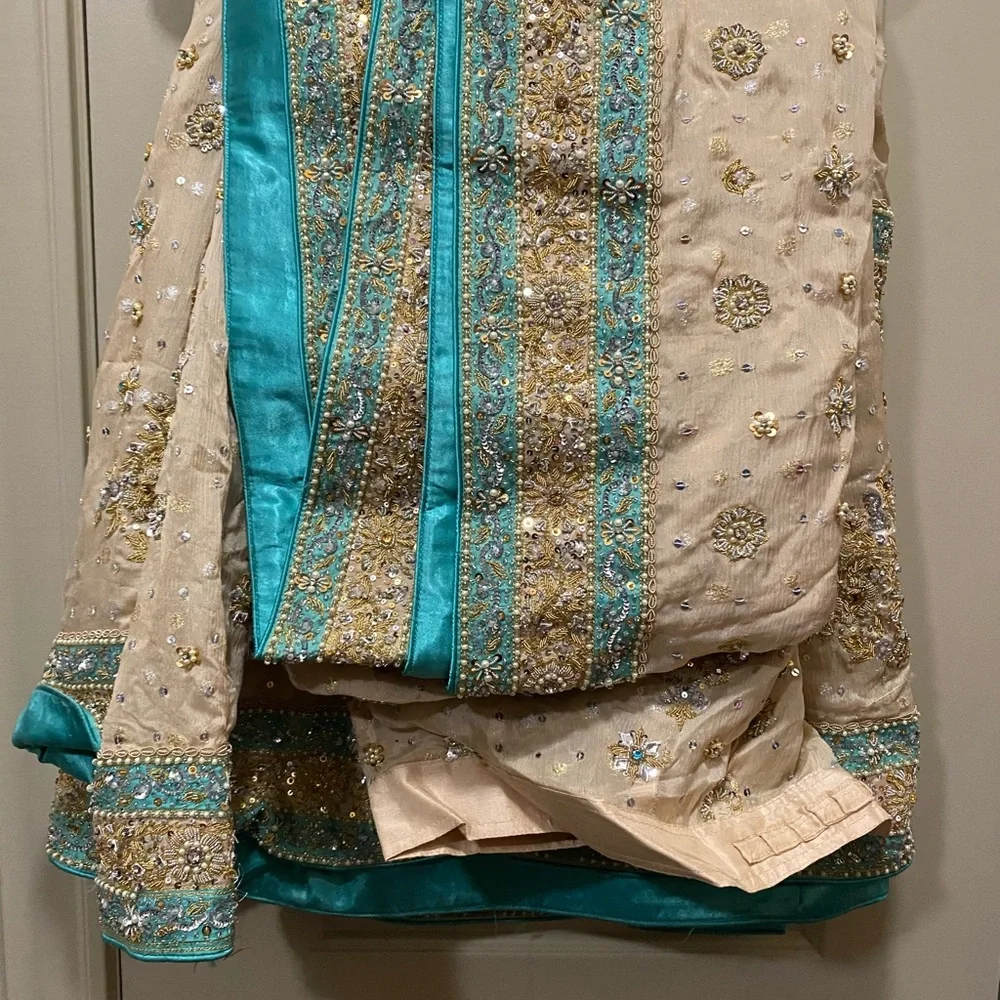 Shalwar Kameez Blue With purse clutch wedding dress - Picture 6 of 8